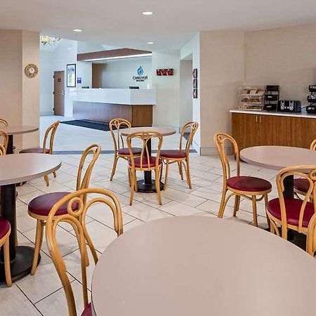 Charlevoix Inn & Suites Surestay Collection By Best Western Exterior photo