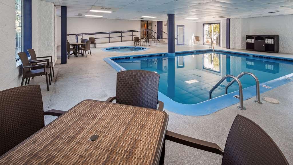 Charlevoix Inn & Suites Surestay Collection By Best Western Facilities photo