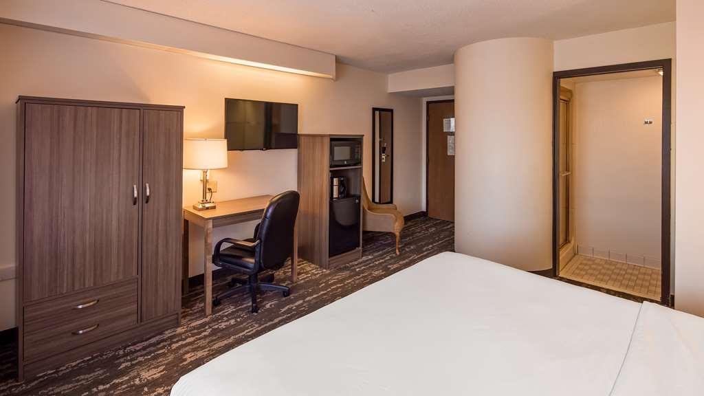 Charlevoix Inn & Suites Surestay Collection By Best Western Room photo