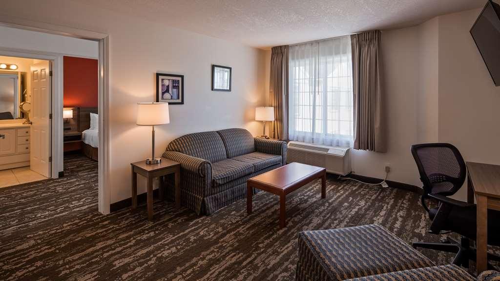 Charlevoix Inn & Suites Surestay Collection By Best Western Room photo