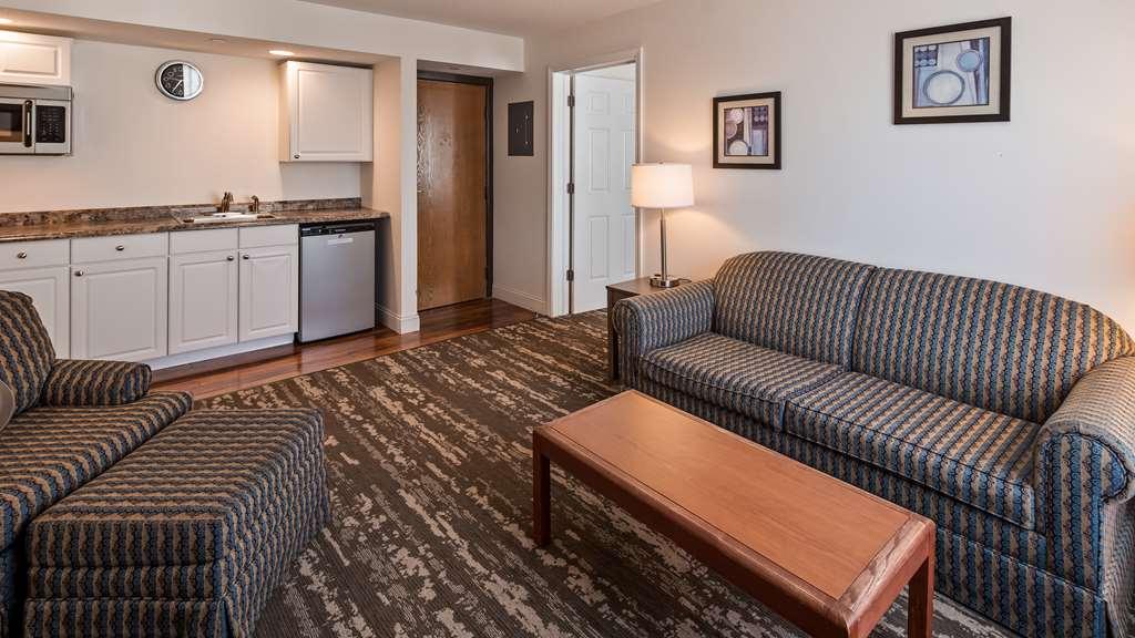 Charlevoix Inn & Suites Surestay Collection By Best Western Room photo