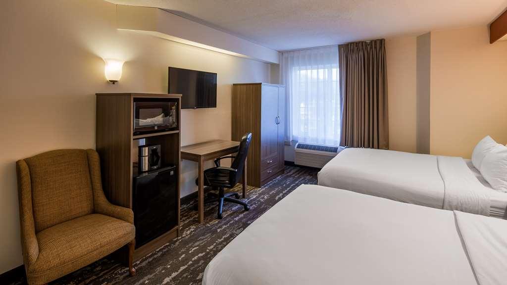 Charlevoix Inn & Suites Surestay Collection By Best Western Room photo